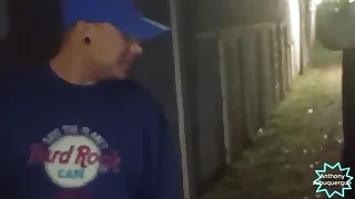 Parei o carro pra mijar&comma; passou um novinho e pediu pra mama&comma; depois me levou pra sua casa pra fuder enquanto a mulher dormy&commat;